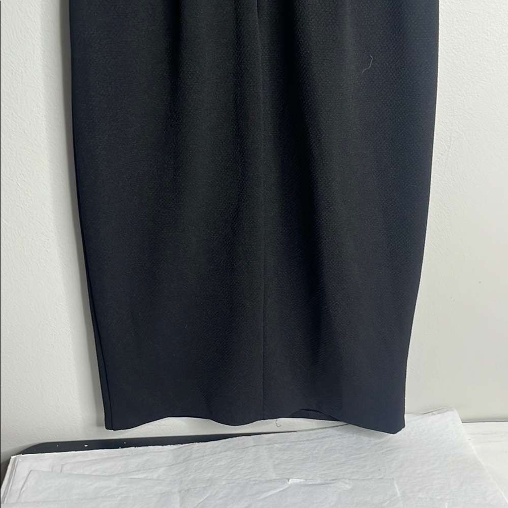 Elegant Black Sleeveless Dress - Picture 8 of 8
